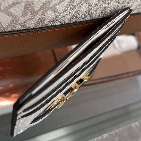 MICHAEL KORS
Reed Large Pebbled Leather Card Holder Case Wallet 
OPTIC WHITE
NWT - Picture 5 of 16